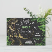 Invitation à l'anniversaire du dinosaure à trois r (Debout devant)