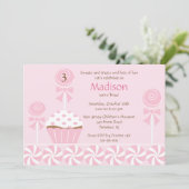 Invitation à l'anniversaire du gâteau sucré (Debout devant)