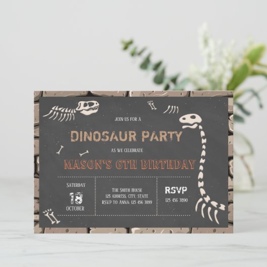 Invitation à l'anniversaire du musée (Debout devant)