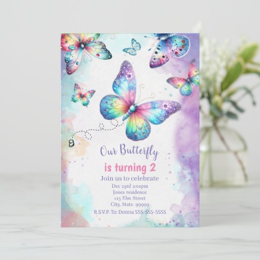 Invitation à l'anniversaire du papillon pour les f (Debout devant)