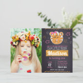 Invitation à l'anniversaire du tigre rose avec pho (Debout devant)