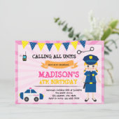 Invitation à l'anniversaire d'un officier de polic (Debout devant)