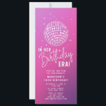 Invitation À l'ère de son anniversaire, fête de l'ère, fête d<br><div class="desc">Dans Son Anniversaire, Era Party, Eras Party Personnalisé Photo Invitation présente une simple boule de parties scintillant disco avec le texte "In Her Birthday Era" dans le script moderne de typographie blanche. Ajoutez votre photo préférée au verso. Parfait pour tous les âges Fêtes d'anniversaire de Swifties. Envoyez par la poste...</div>
