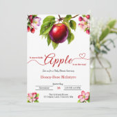 Invitation A Little Apple Is On The Way | Fall Baby Shower  (Debout devant)