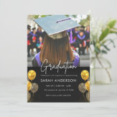 Invitation à l'obtention d'un diplôme en noir et o (Debout devant)