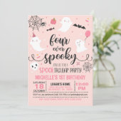 Invitation à quatre ans Éffrayant - Fille (rose) (Debout devant)