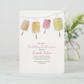 Invitation à quatre lanternes (Debout devant)