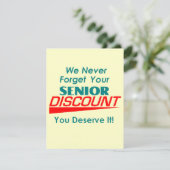 Invitation à rabais pour les seniors (Debout devant)