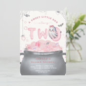 Invitation A Sweet Little Boo Is Turning Two Pink Birthday (Debout devant)