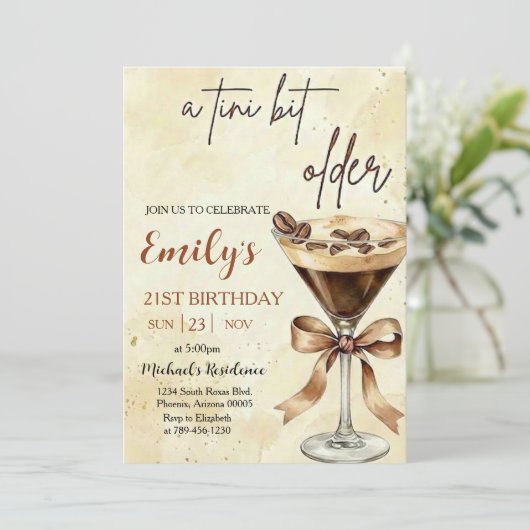 Invitation A Tini Bit Older Expresso Martini Birthday Party (Debout devant)