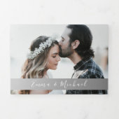 Invitation à trois volets de Mariage de script min (Page de couverture)