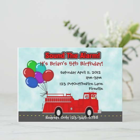 Invitation à un camion d'incendie (Debout devant)