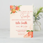 Invitation à une Baby Shower Douce Pêche – Pêche J (Debout devant)