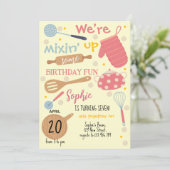Invitation à une fête d'anniversaire avec gâteaux (Debout devant)