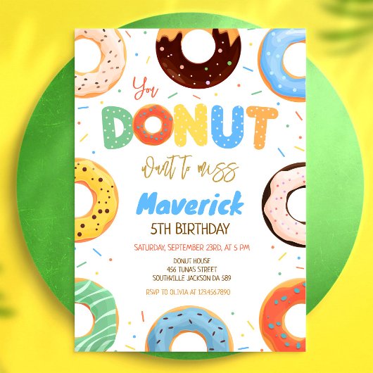 Invitation à une fête d'anniversaire de beignet