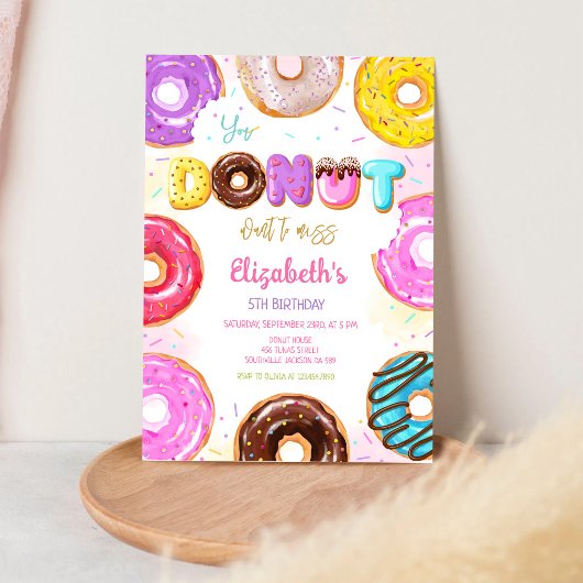 Invitation à une fête d'anniversaire de beignet