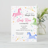 Invitation à une fête d'anniversaire de licorne (Debout devant)