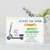 Invitation à une fête d'anniversaire de scooter (Debout devant)