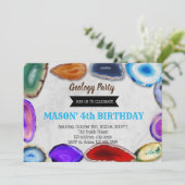 Invitation à une fête d'anniversaire géologique (Debout devant)