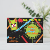 Invitation à une fête d'anniversaire Laser Tag (Debout devant)