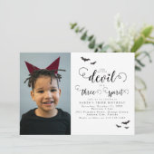 Invitation à une fête d'anniversaire pour Hallowee (Debout devant)