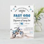 Invitation à une fête d'anniversaire pour moto de (Debout devant)