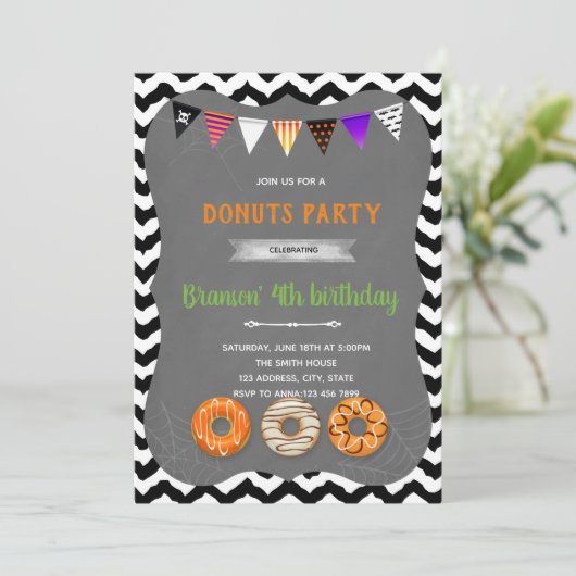 Invitation à une fête de donuts Halloween (Debout devant)
