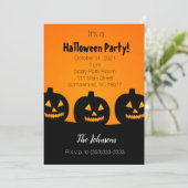 Invitation à une fête d'Halloween avec trois citro (Debout devant)