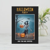 Invitation à une fête d'Halloween squelette avec c (Debout devant)