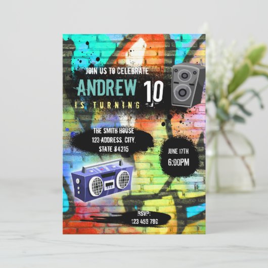 Invitation à une fête sur le thème hip-hop mignon (Debout devant)