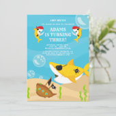 Invitation Ahoy Matey ! Pirate de requin jaune sous mer Anniv (Debout devant)