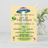 Invitation Alien Out of the World Any Age Birthday (Debout devant)