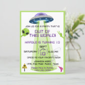 Invitation Alien Out of the World Any Age Birthday (Debout devant)