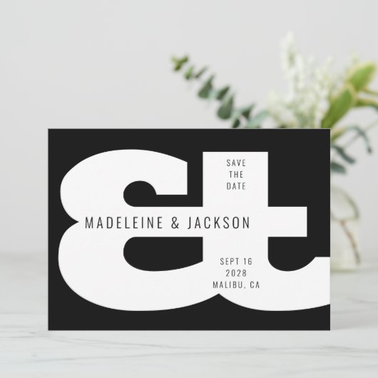 Invitation Ampersand Bold Typographie noir Enregistrer la dat (Debout devant)