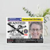 Invitation Amusants Hommes Anniversaire À La Recherche D'Info (Debout devant)