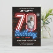 Invitation Amusants Neon Retro Surprise 70e anniversaire (Debout devant)