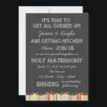 Invitation Amusants Vieux Mariage campagnard Chalkboard de l'<br><div class="desc">Amusant vieux tableau noir tableau de tableau rustique mariage campagnard invitation modèle.</div>