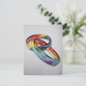 Invitation Anneaux de mariage arc-en-ciel pour l'égalité du m (Debout devant)