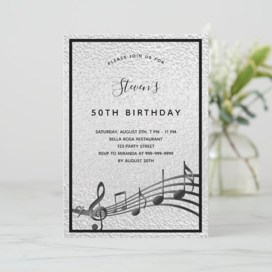 Invitation Anniversaire argent noir notes métalliques (Debout devant)