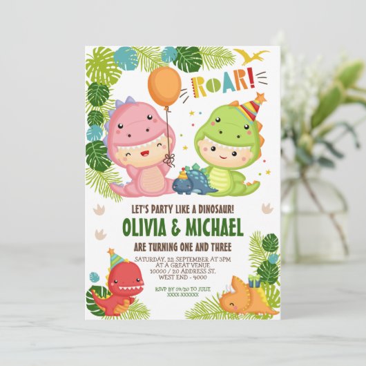 Invitation Anniversaire conjoint de Dinosaur garçon et fille (Debout devant)