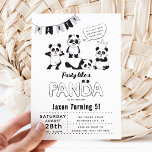 Invitation Anniversaire de enfant moderne amusant "Fun Like a<br><div class="desc">Invitation Anniversaire de enfant Panda tendance amusante. Le design présente des illustrations en noir, blanc et gris de mignons petits ours de panda rigolos et le texte "Party Like a Panda" avec un modèle d'anniversaire moderne qui peut facilement être customisé. Cette invitation est parfaite pour tous les âges et les...</div>