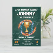 Invitation anniversaire de football modifiable (Debout devant)