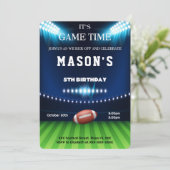 Invitation anniversaire de football modifiable (Debout devant)