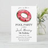 invitation anniversaire de la fête de la piscine d (Debout devant)