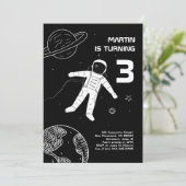 Invitation Anniversaire de l'astronaute moderne noir et blanc (Debout devant)