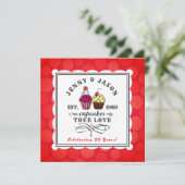 Invitation Anniversaire d'or drôle de petit gâteau doux (Debout devant)