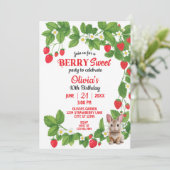 Invitation Anniversaire du lapin sucré aux fraises (rouge et  (Debout devant)