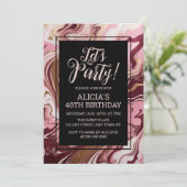 Invitation Anniversaire élégant en marbre rose bordeaux doré (Debout devant)