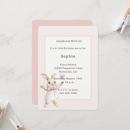 Invitation Anniversaire Lapin Papillon Rose Blush (Devant/Arrière en situation)