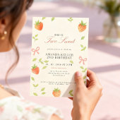 Invitation Anniversaire mignon aux fraises roses